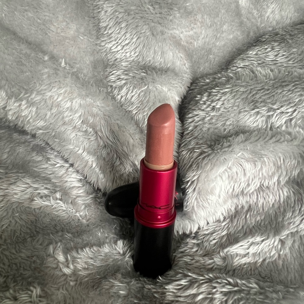 MAC cosmetics VIVA GLAM II